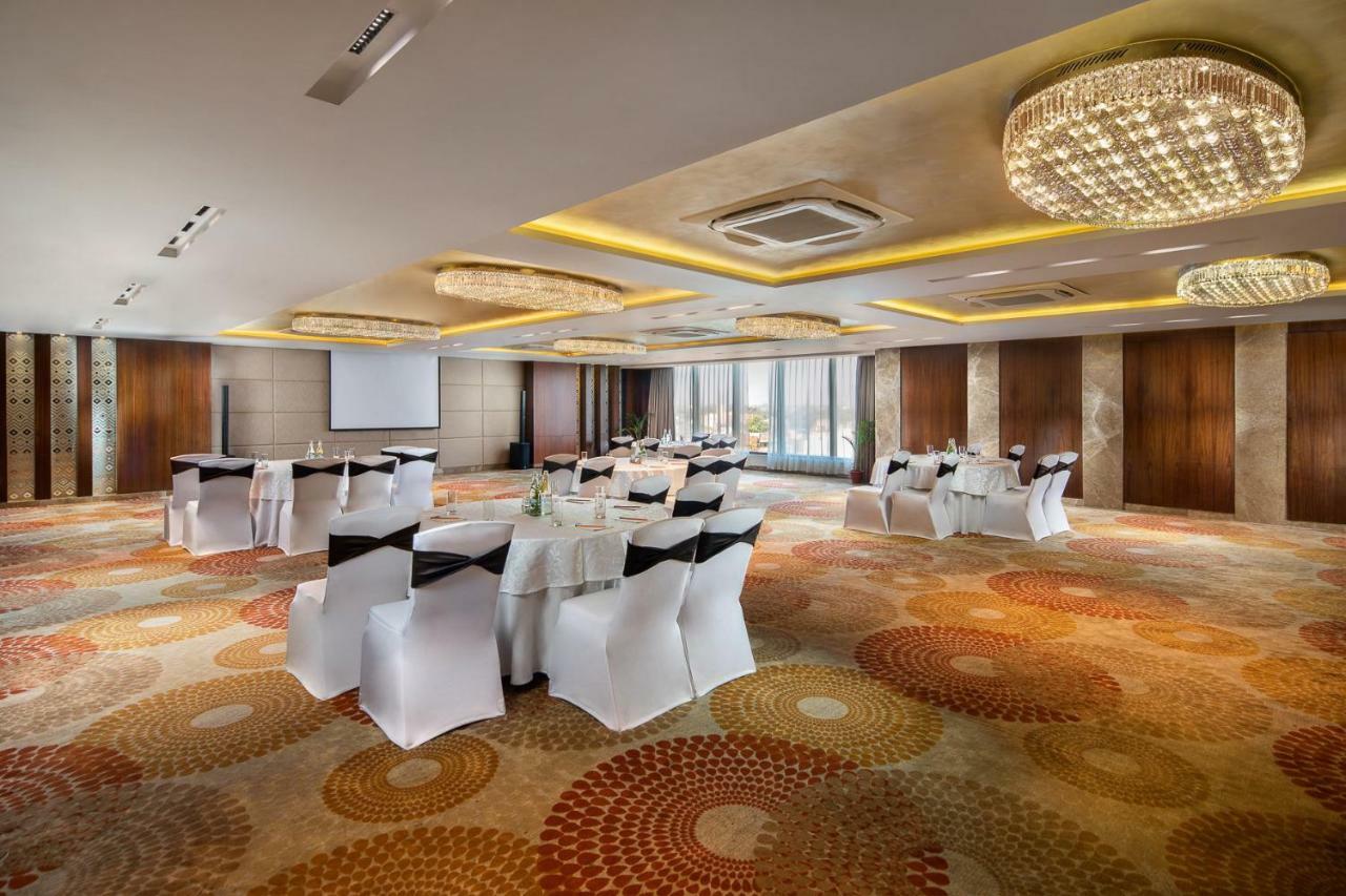 Nirvana Sarovar Portico Gorakhpur Kültér fotó